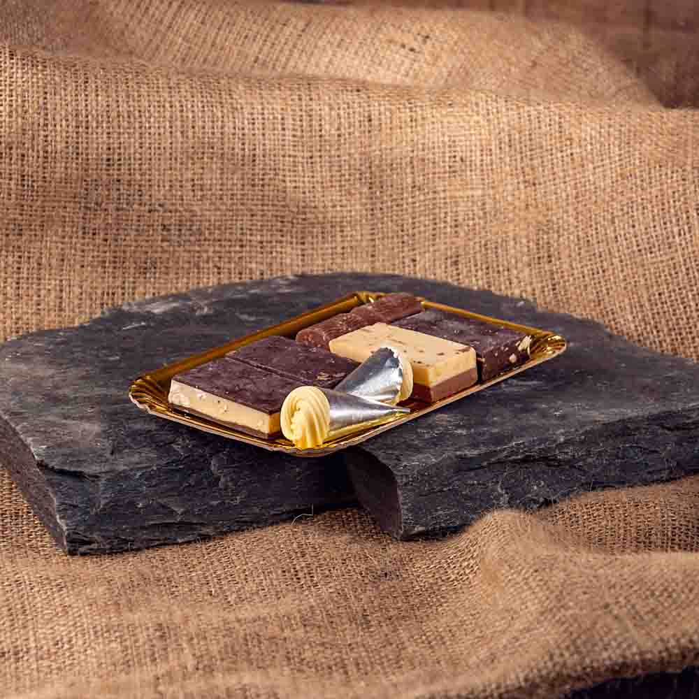 PLATO DORADO CARTON RECTANGULAR .150GRS (10*16CM)  (OFERTA DISC) *UNID