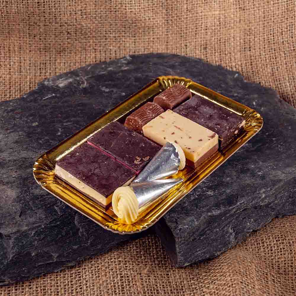 PLATO DORADO CARTON RECTANGULAR .150GRS (10*16CM)  (OFERTA DISC) *UNID