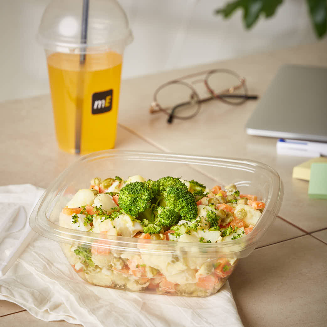 ENSALADERA CUADRADA BANDEX PET.(1050CC) (105445B) (18*18*7CM) *50UNID