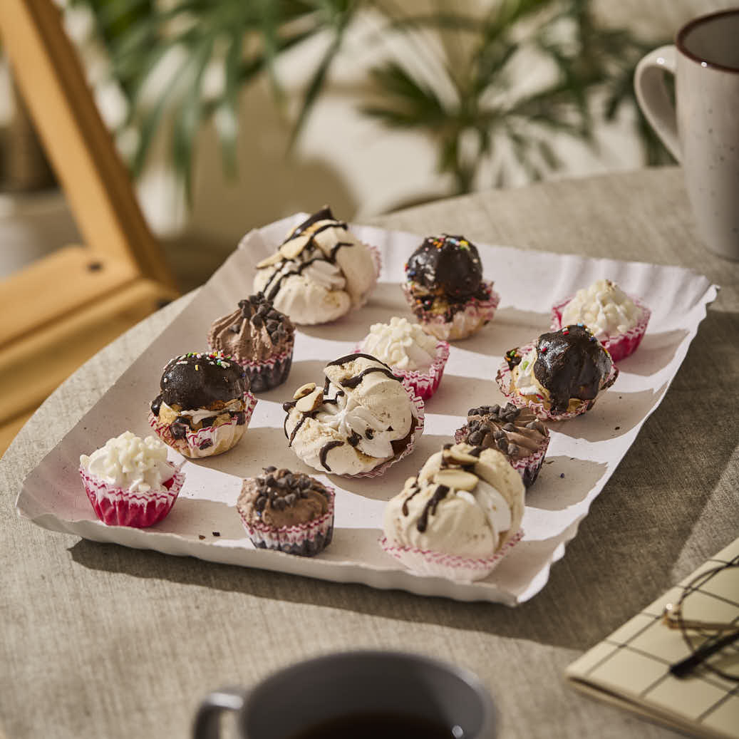 BANDEJA CARTON RECTANGULAR BLANCA LINEA.ROJA Nº6 (23*29CM) *100UNID