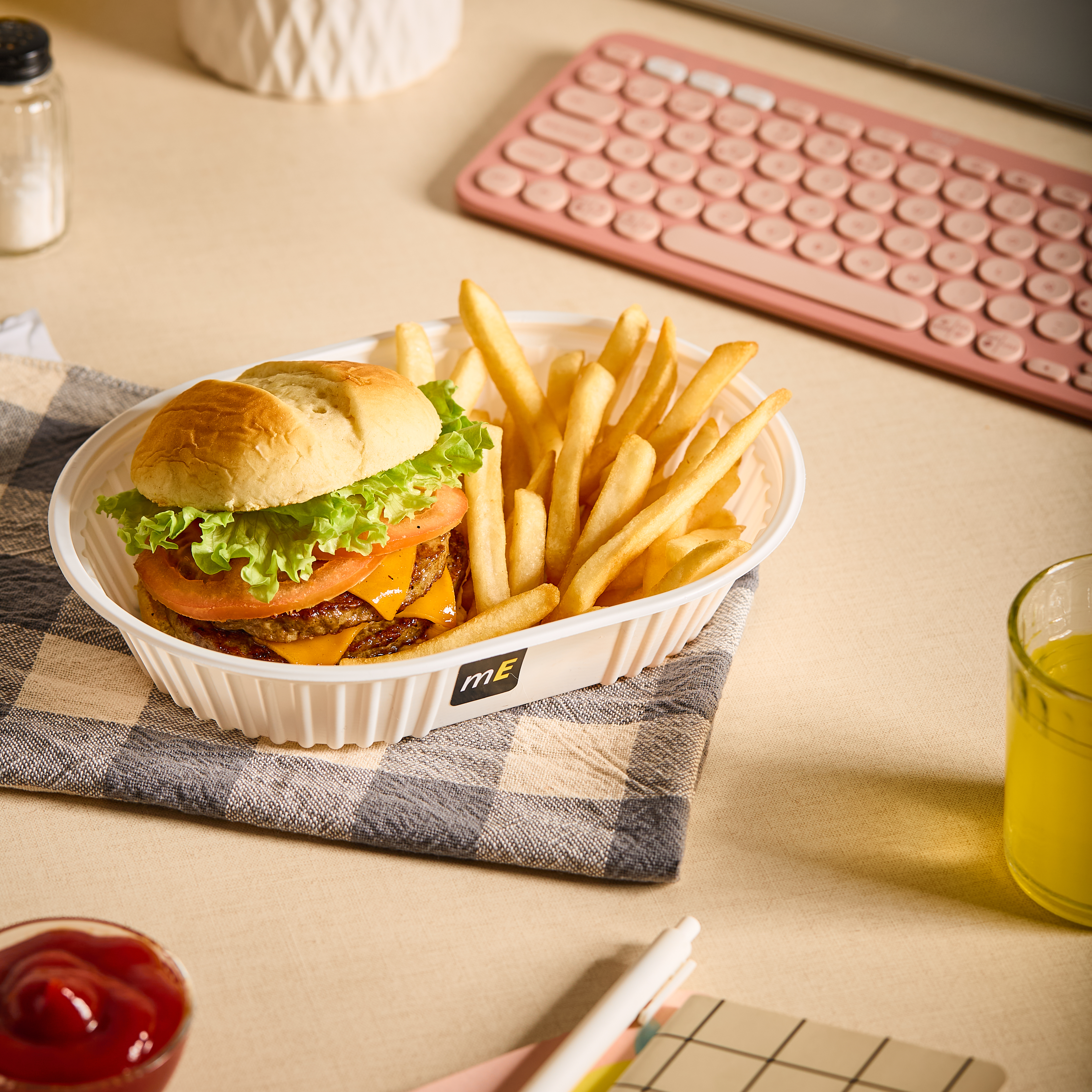 BANDEJA MICRO COTNYL.ECO Nº105 OVAL PIM BLANCA (17*23*5CM).(PIM105OVBL) *100UNID